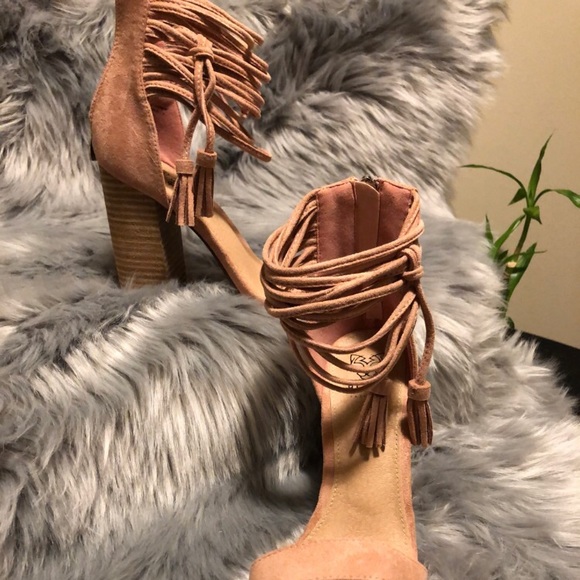 Light pink heels - Picture 2 of 2